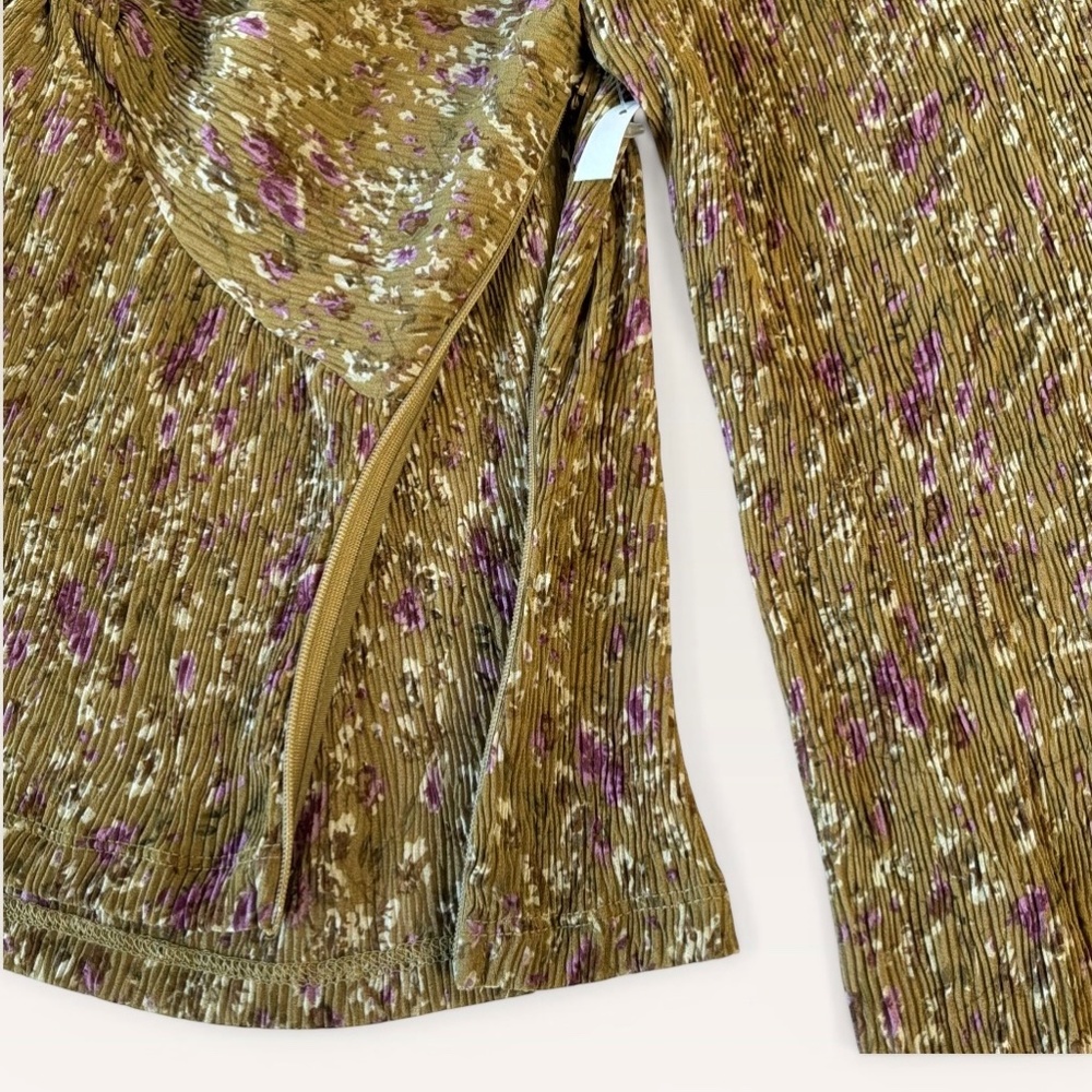 New ASTR The Label Top Olive Green Mustard Floral Puff Sleeve Top Size Small - Picture 9 of 12